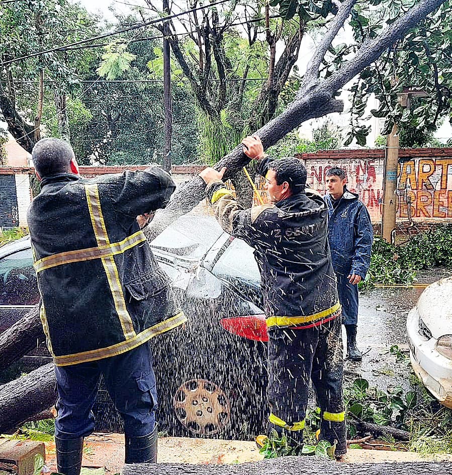 Asistieron a afectados por el temporal en diferentes municipios de la provincia 