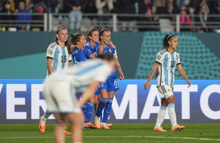 Mundial de fútbol femenino: Argentina cayó ante Italia en el debut