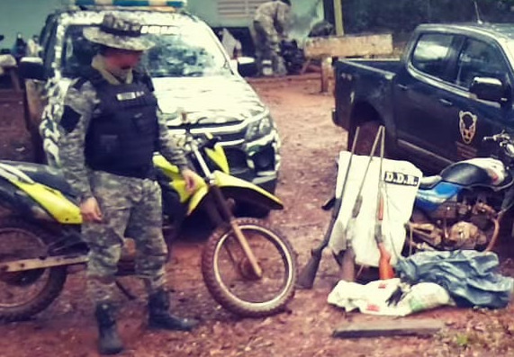 Caza furtiva: confiscaron motocicletas, armas de fuego y un animal faenado en el parque Urugua-í