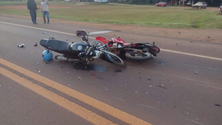 Dos hombres terminaron lesionados tras un choque entre motos en San Vicente