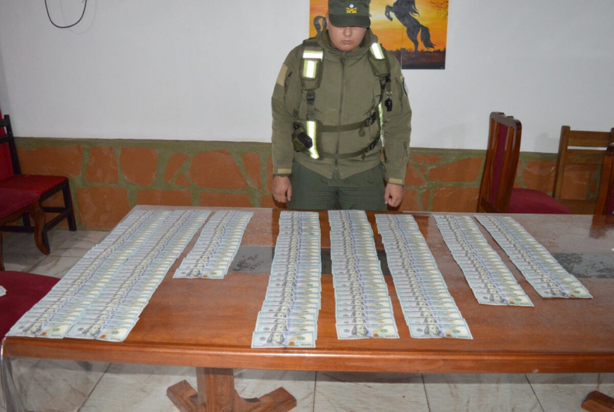 Posadas: viajaban con dólares, celulares de alta gama y cajas con medicamentos ilegalmente