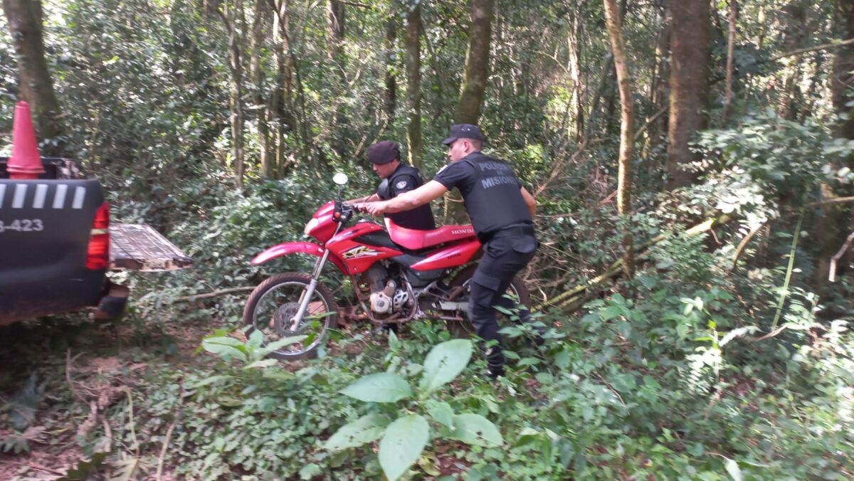 En una rápida intervención capturaron a delincuentes que robaron una moto con una llave falsa