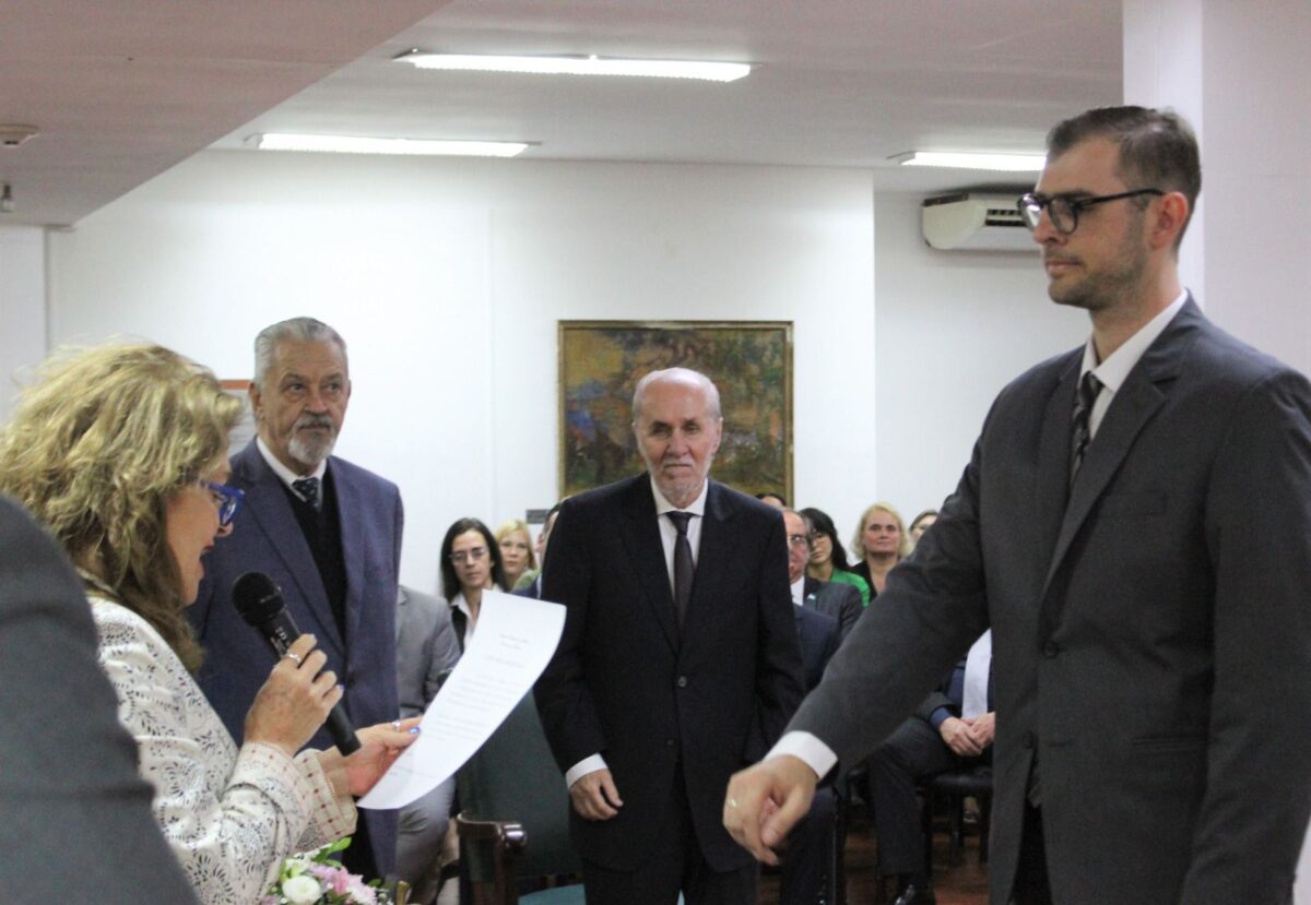 Juraron dos nuevos magistrados, una camarista y defensora en la Justicia misionera 4 Juraron dos nuevos magistrados, una camarista y defensora en la Justicia misionera