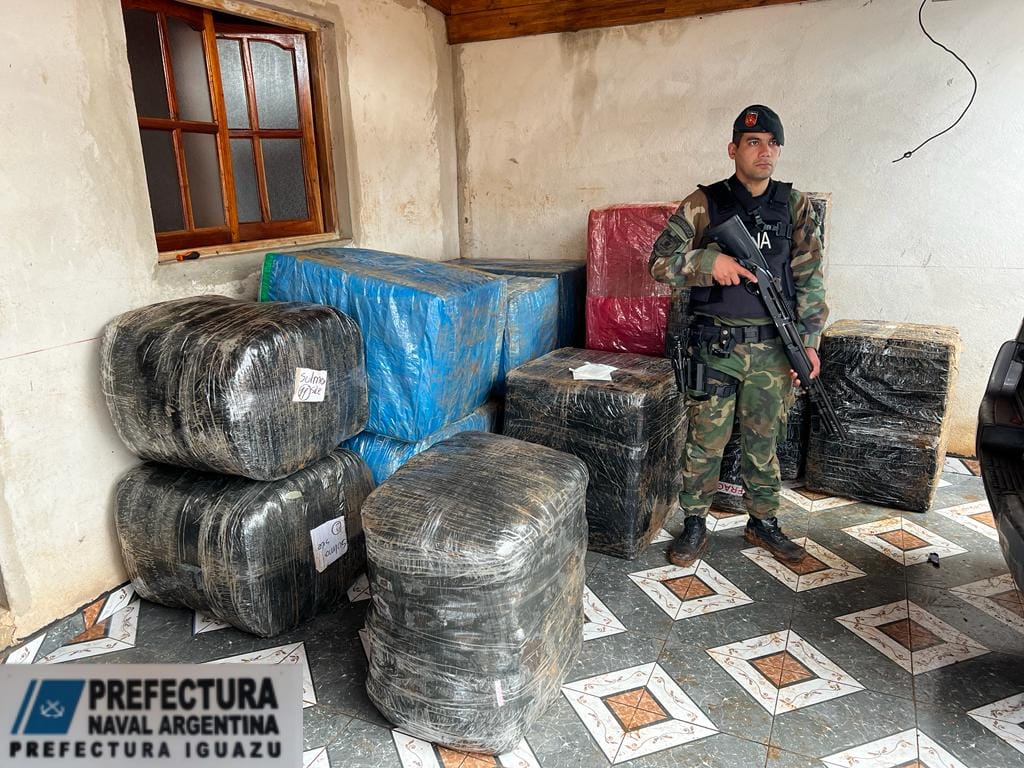 Prefectura secuestró millonario cargamento de mercadería de origen ilegal en Iguazú