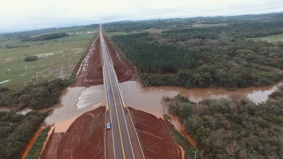 Herrera Ahuad y Massa habilitaron el nuevo puente sobre el Arroyo Tunas y obras de pavimentación en Azara
