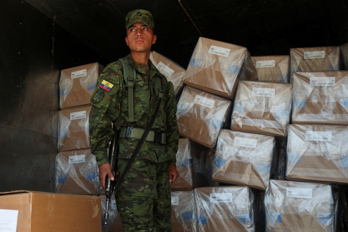 Ecuador: ciudadanos votan plebiscitos ambientales para prohibir actividad petrolera y minera
