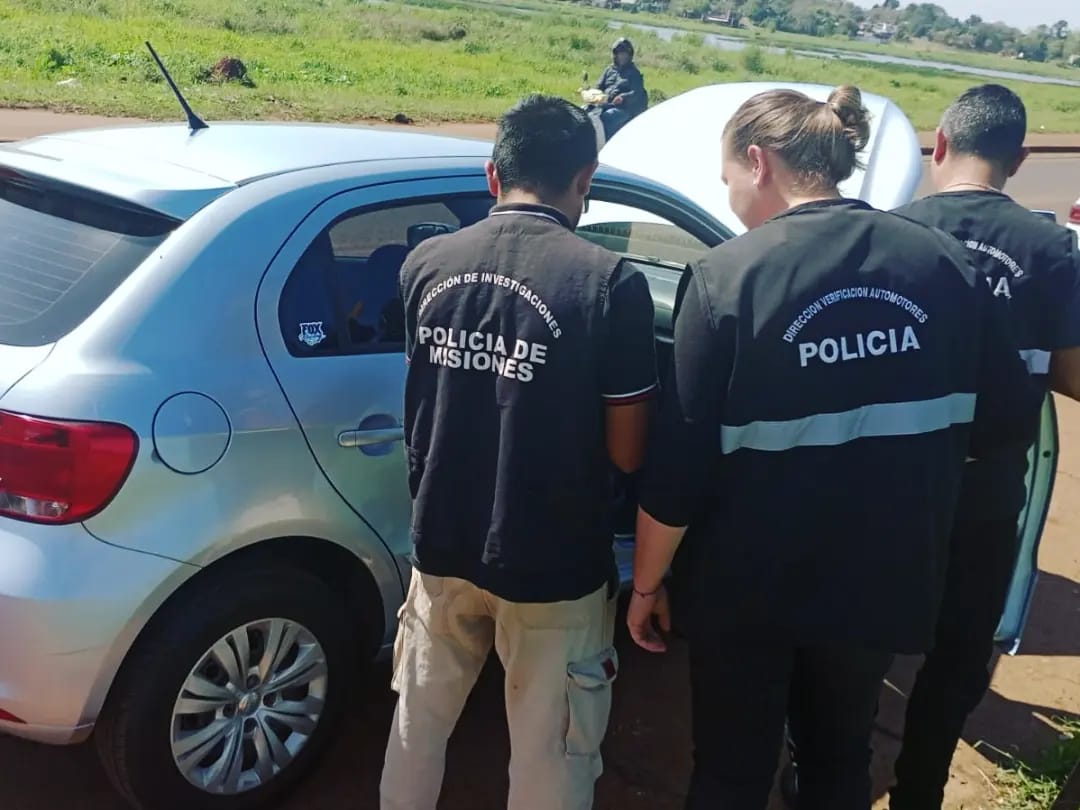 Recuperaron una camioneta robada a un comerciante de Alem 1 2 - AUTOS ROBADOS 1 - 1