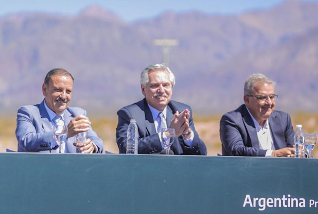 Alberto Fernández instó a los empresarios a pagar el bono a los trabajadores y dijo que "no es un plan platita"