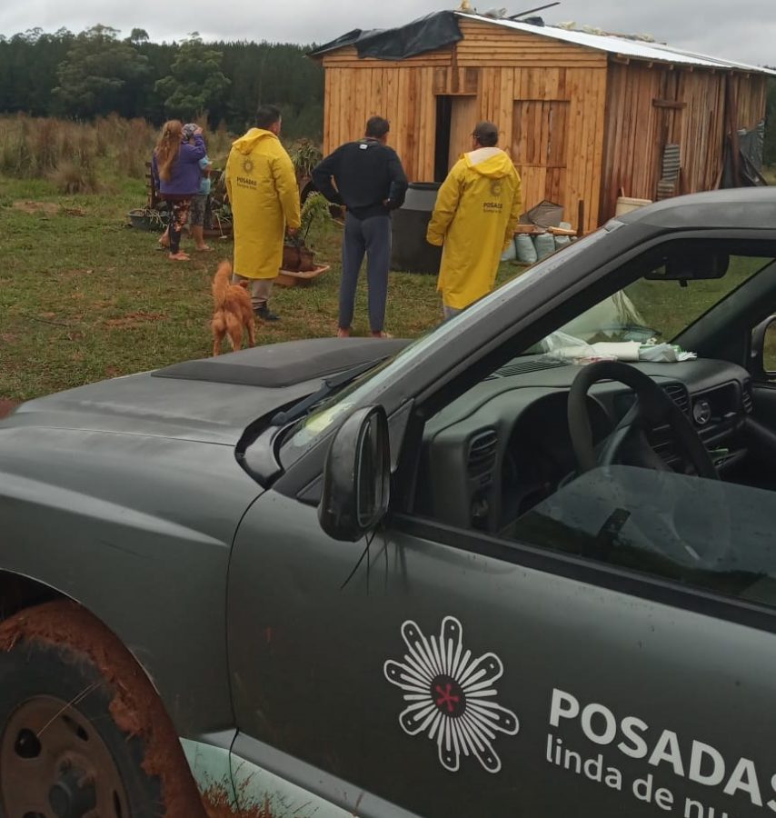 Familias de 7 barrios posadeños recibieron asistencia tras el temporal