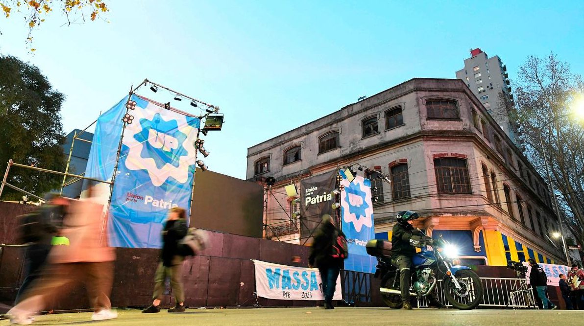 Massa esperará los resultados junto a otros precandidatos en el búnker de UxP