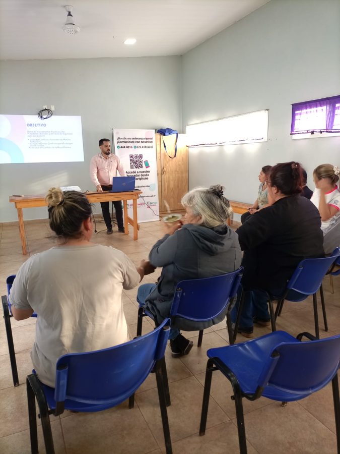 Referentes barriales se capacitaron para prevenir conflictos vecinales 2 4 - Capacitacion vecinos 3 - 3