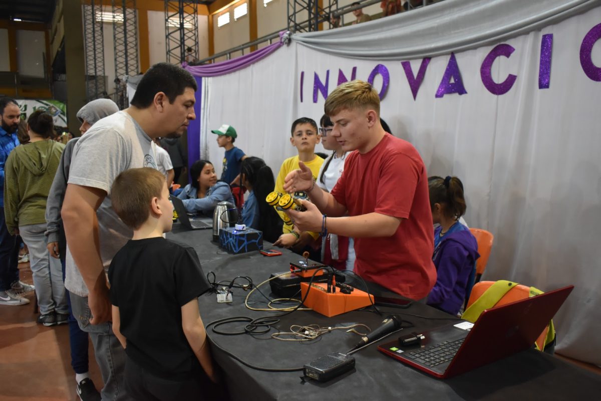Con 120 inscriptos y 500 competidores cerró la séptima fecha de la Copa Robótica Misiones en Capioví