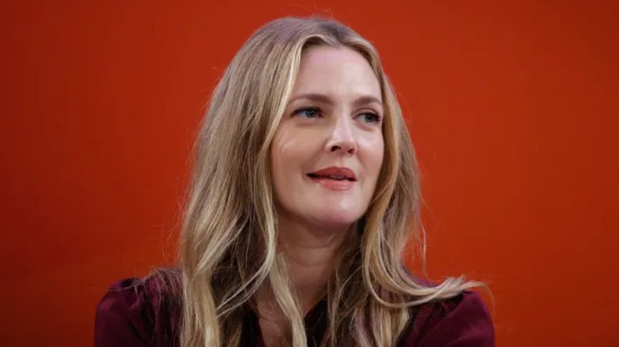 El tenso momento que vivió Drew Barrymore con un fanático durante una entrevista