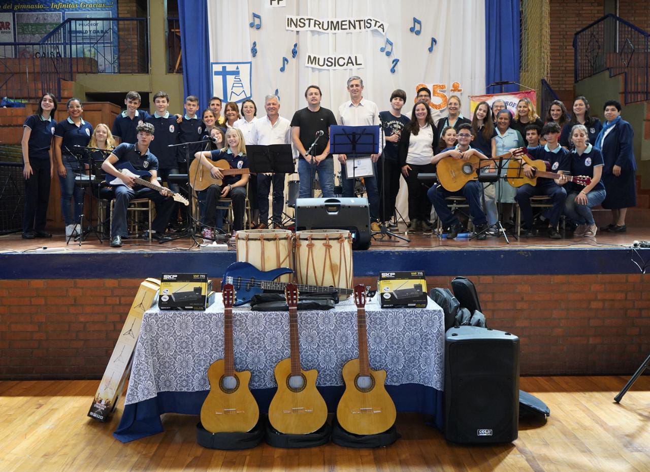 Entregaron instrumentos musicales a escuelas de Puerto Rico