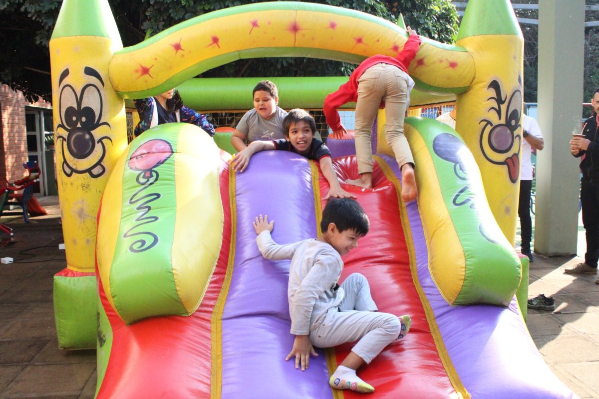 Con actividades recreativas, canciones y teatro, festejaron el Mes de la Niñez en el Hogar de Día de Posadas