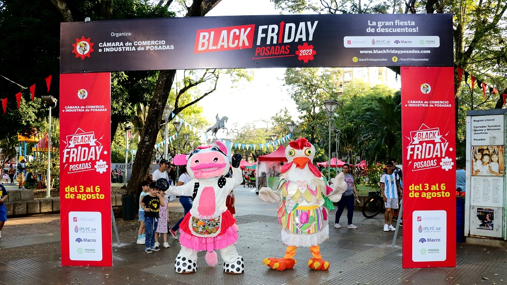 “Gurises Felices” acompañó el cierre del Black Friday en Posadas 3 6 - Gurises Black 2023 - 5