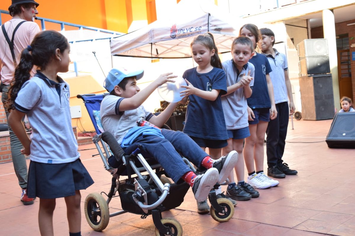 "Gurises Felices" animó a los chicos de la Escuela N° 110 de Posadas en el mes de las infancias 2 4 - Gurises Esc 110 Posadas3 - 3