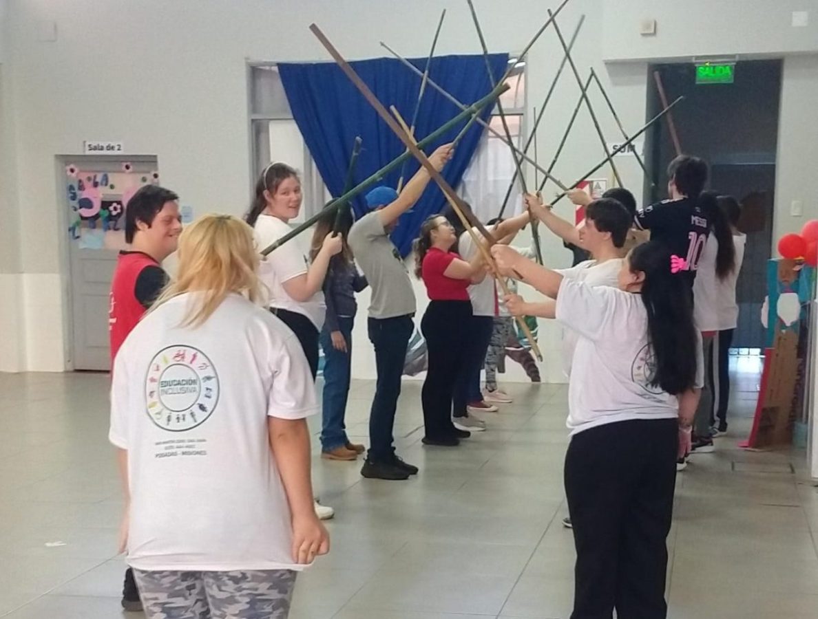 Los chicos de Integrarte se preparan para la Estudiantina posadeña
