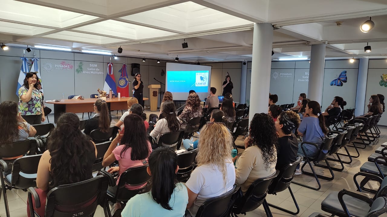 Promueven la igualdad y la comunicación inclusiva a través de la Lengua de Señas Argentina