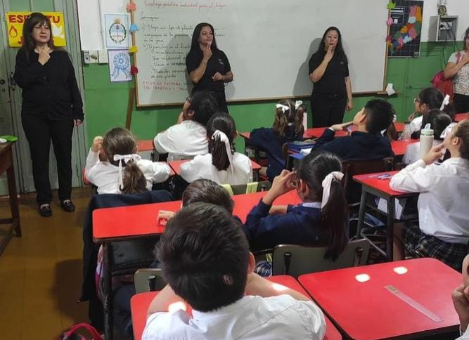 Promueven la igualdad y la comunicación inclusiva a través de la Lengua de Señas Argentina 1 Promueven la igualdad y la comunicación inclusiva a través de la Lengua de Señas Argentina