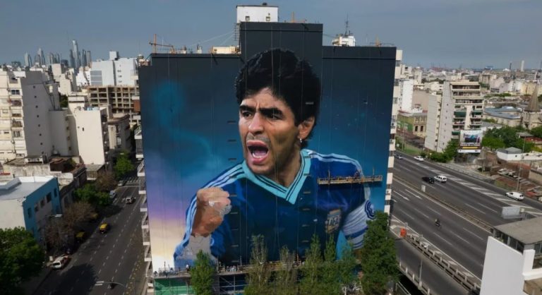 Un medio de Inglaterra eligió a Maradona como el deportista más popular de la historia