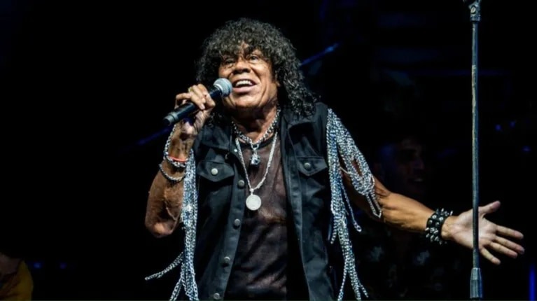 El cantante la Mona Jiménez sufrió un ACV y se encuentra internado