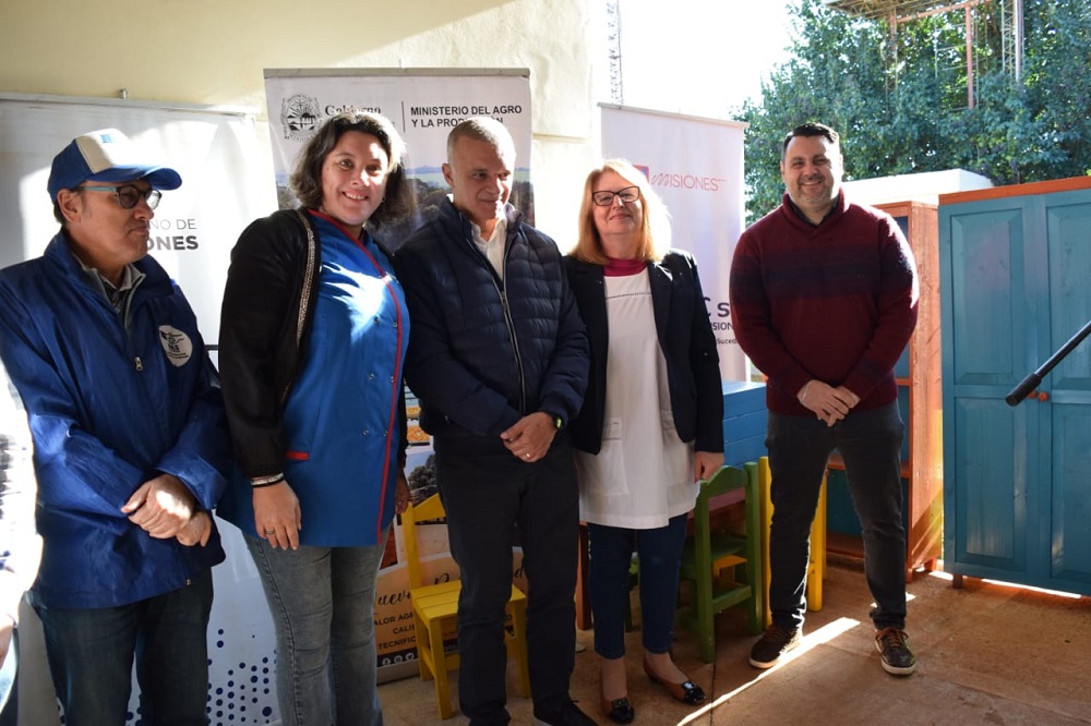 IPLyC Social entregó kits de mobiliario para jardines de Cerro Azul
