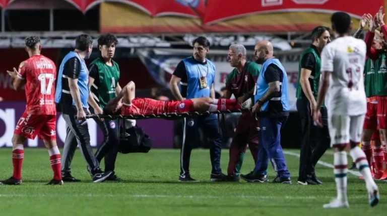 Escalofriante lesión de Luciano Sánchez en el empate entre Argentinos y Fluminense por Libertadores