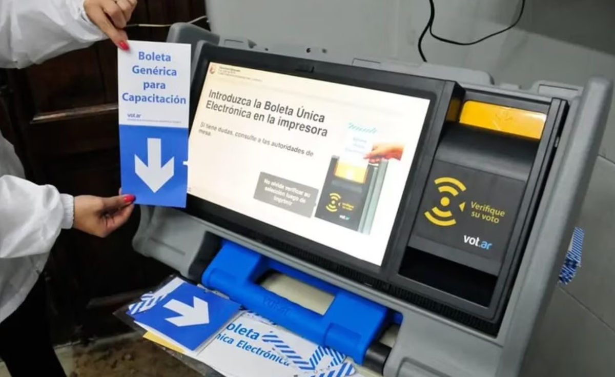 Quejas por demoras y fallas con el voto electrónico en Buenos Aires