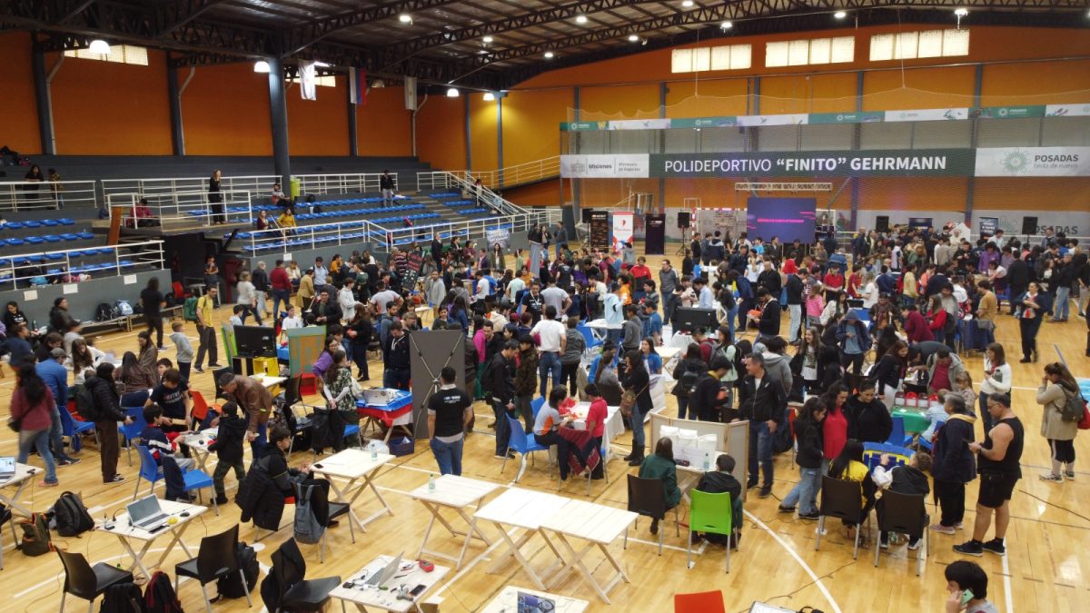 Más de 200 jóvenes participaron de la instancia Regional de la WRO en Posadas 1 Más de 200 jóvenes participaron de la instancia Regional de la WRO en Posadas