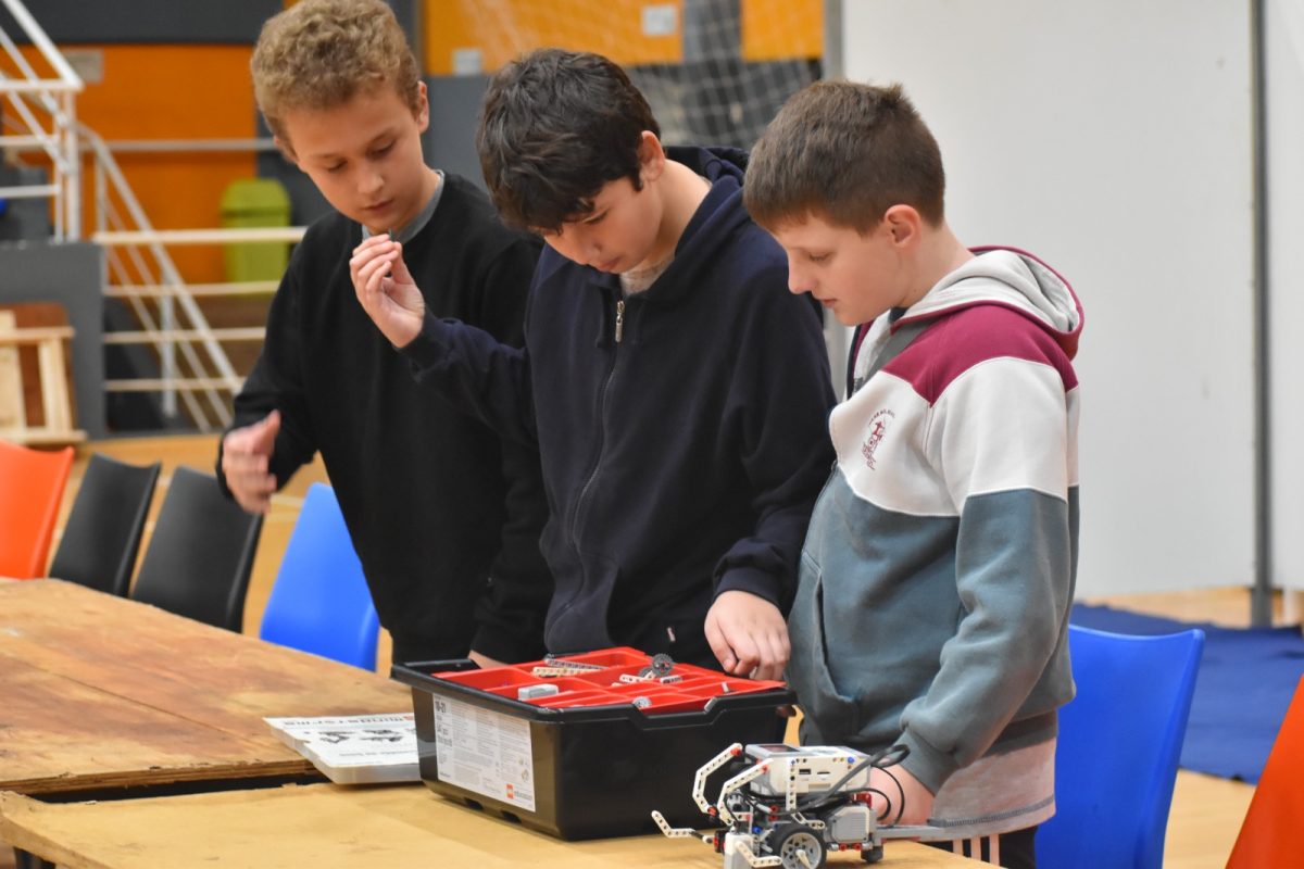 Más de 200 jóvenes participaron de la instancia Regional de la WRO en Posadas 2 Más de 200 jóvenes participaron de la instancia Regional de la WRO en Posadas