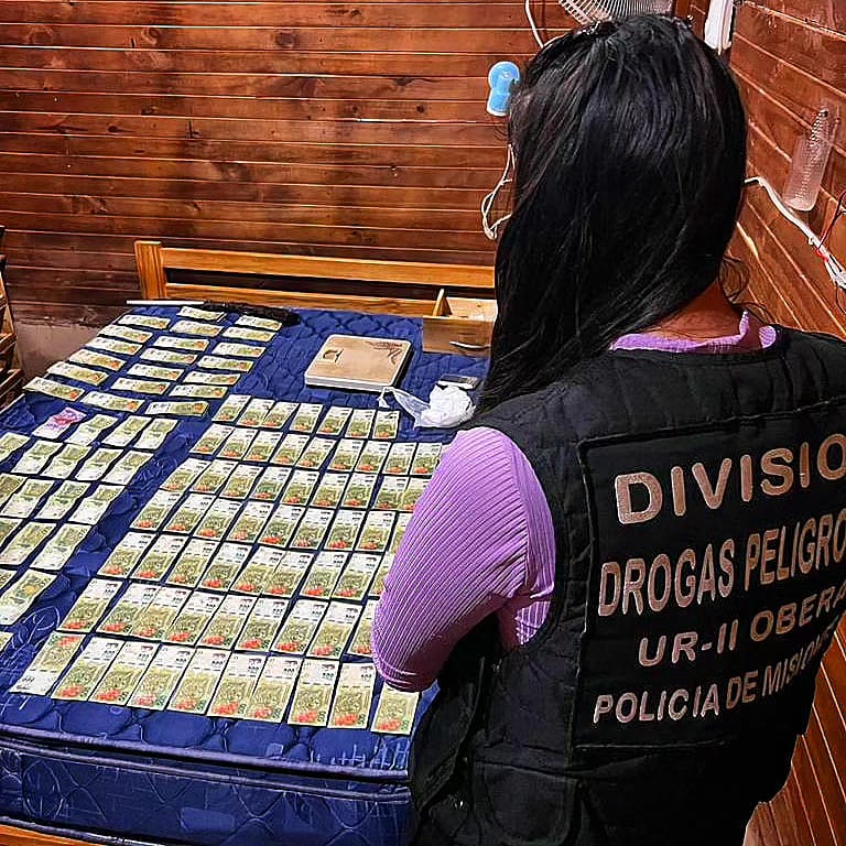 Detuvieron a una banda de atracadores en Oberá: secuestraron dólares, reales, droga y vehículos