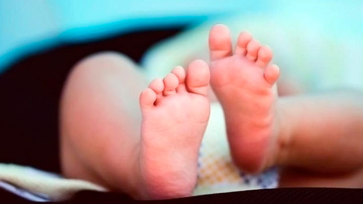 Bebé permanece internado en el Hospital de Pediatría tras ser hallado en una letrina