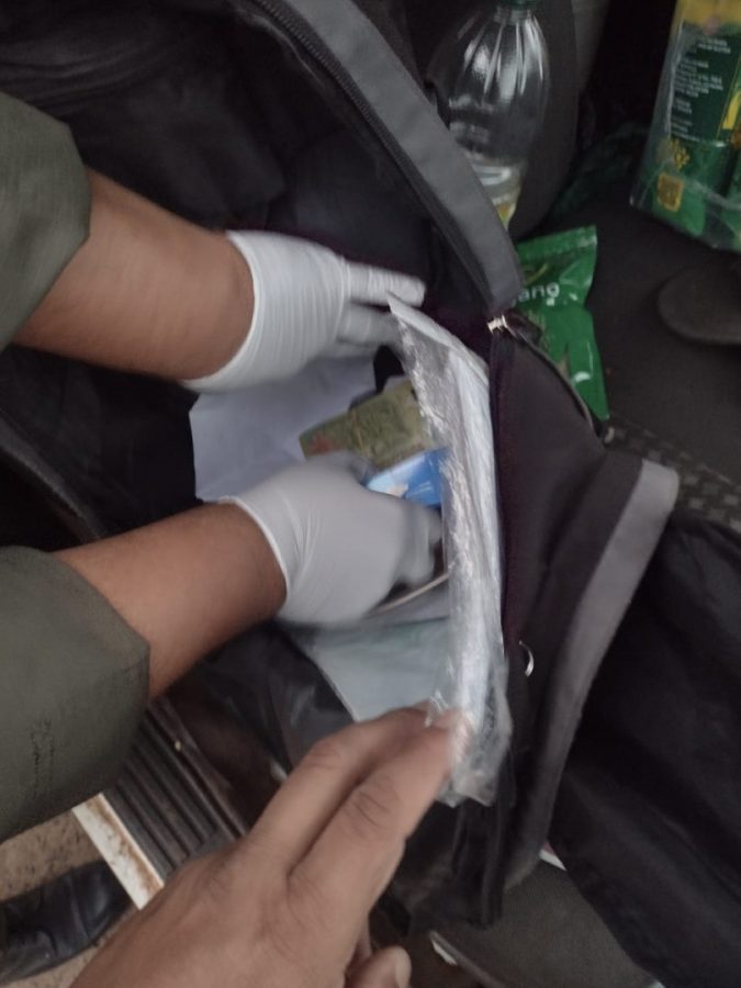 Detuvieron en Alem a un extranjero que circulaba con dinero y armas sin documentación 1 2 - circulaba con dinero en efectivo y armas sin documentacion 2 - 1