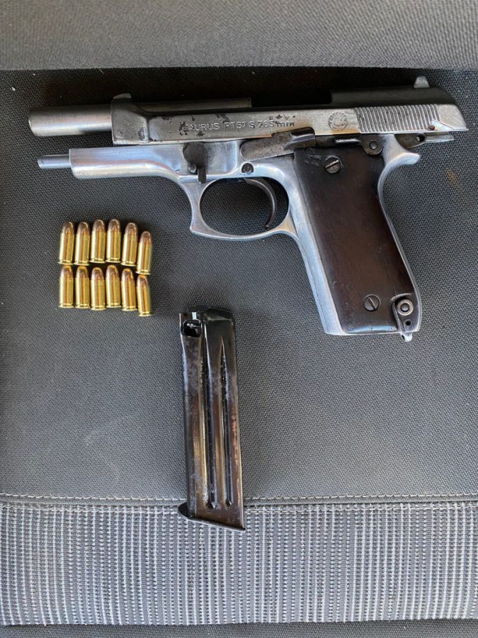 Gendarmería detuvo a un conductor que intentó esconder 17 mil dólares y $300 mil pesos en su auto en Bonpland 1 2 - conductor intento esconder dolares en su cuerpo 4 - 1