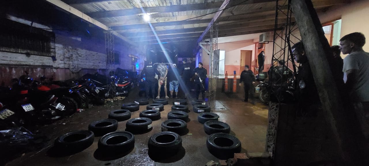 Eldorado: contrabandista de neumáticos intentó colisionar un móvil policial para huir
