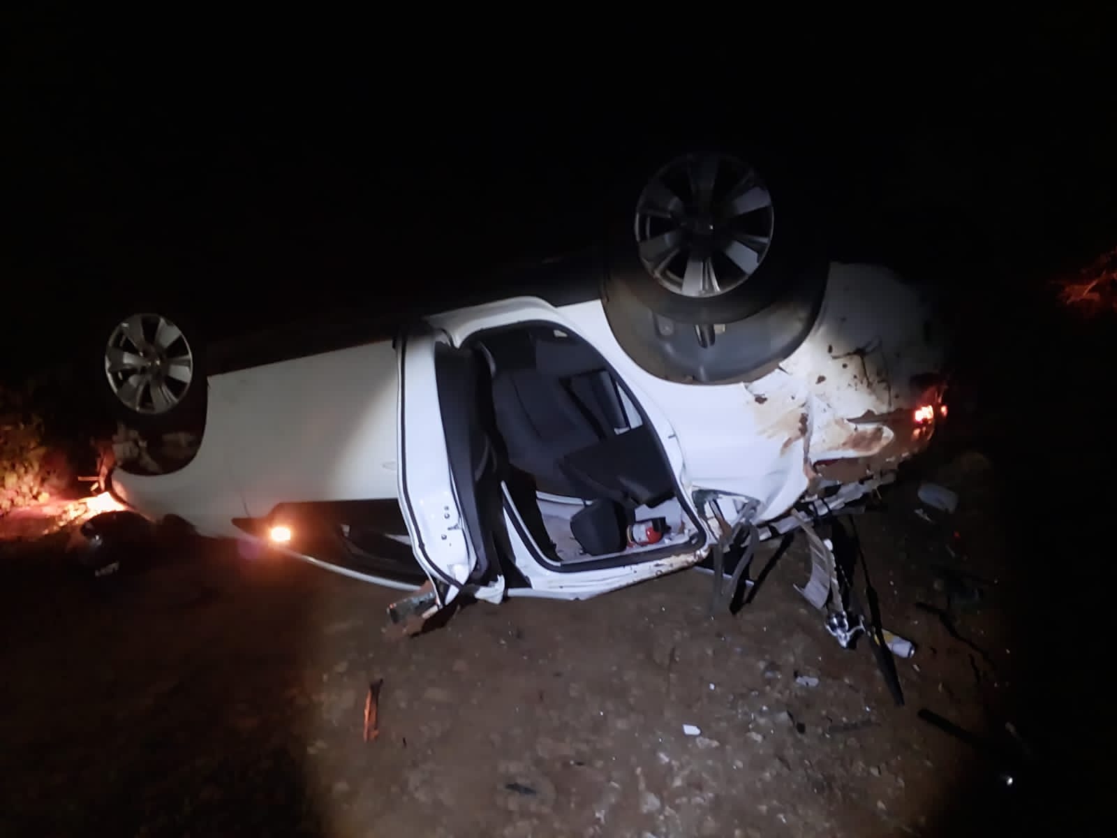 Dos personas fueron hospitalizadas tras despiste y vuelco en El Soberbio