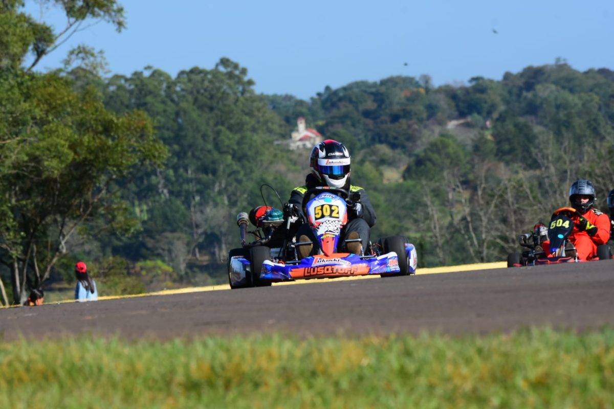 Karting en Pista: más de un centenar de pilotos para desafiar el veloz circuito obereño