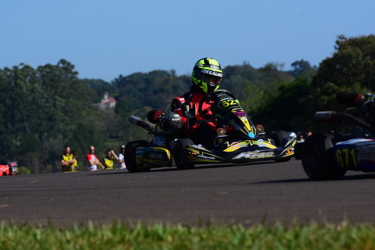 Karting en Pista: más de un centenar de pilotos para desafiar el veloz circuito obereño