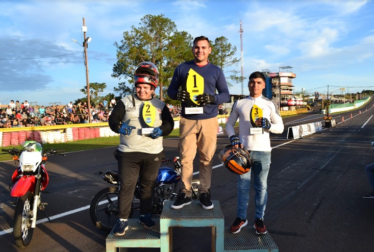 Posadas vivió a pleno la 3ra fecha del Campeonato Misionero de Arrancadas en el Autódromo