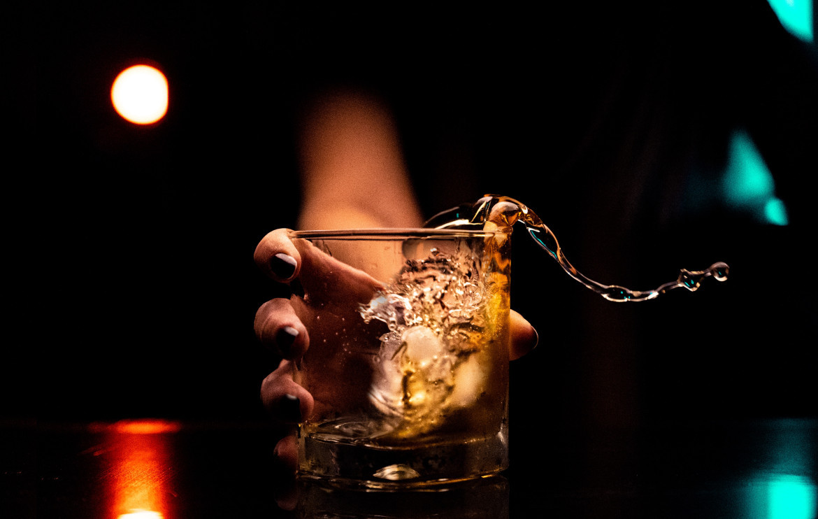 Advierten que tomar una sola bebida alcohólica al día puede aumentar la presión arterial
