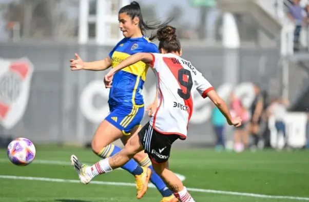 Fútbol femenino: Boca goleó a River en el clásico