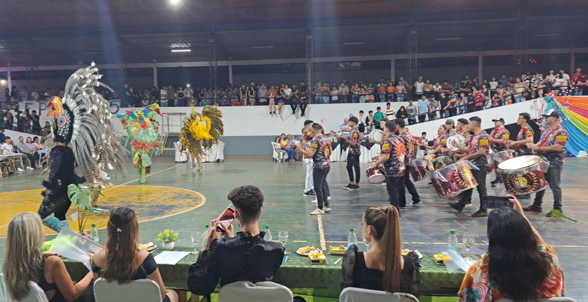Campo Grande corono al rey y la reina de los estudiantes 7 - 11