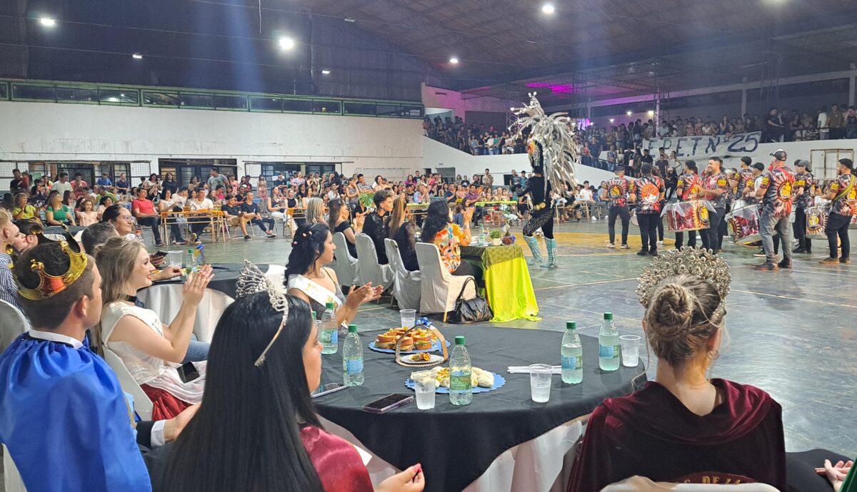 Campo Grande corono al rey y la reina de los estudiantes 9 - 7