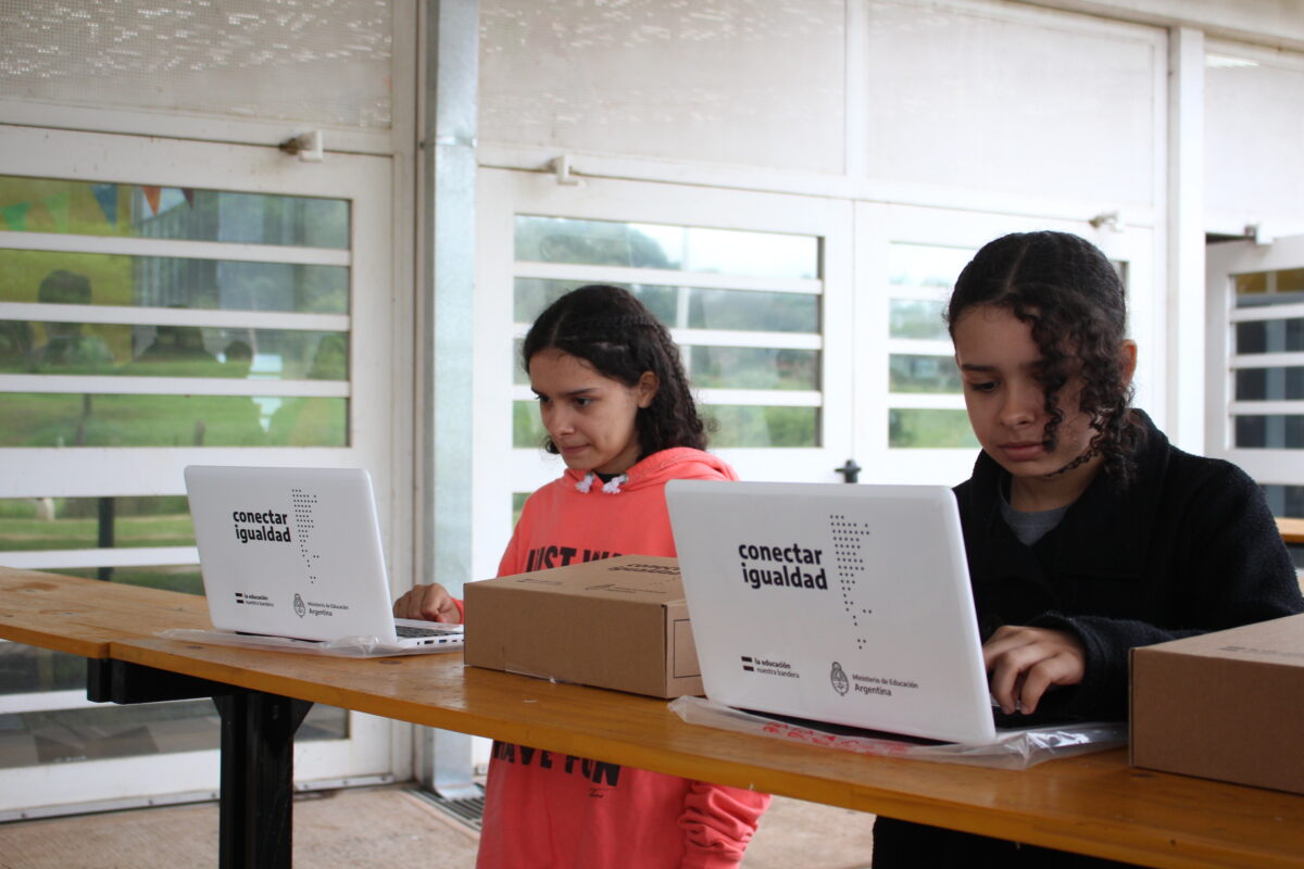 Más de 1246 estudiantes misioneros recibieron netbooks de Conectar Igualdad en una nueva etapa de entregas