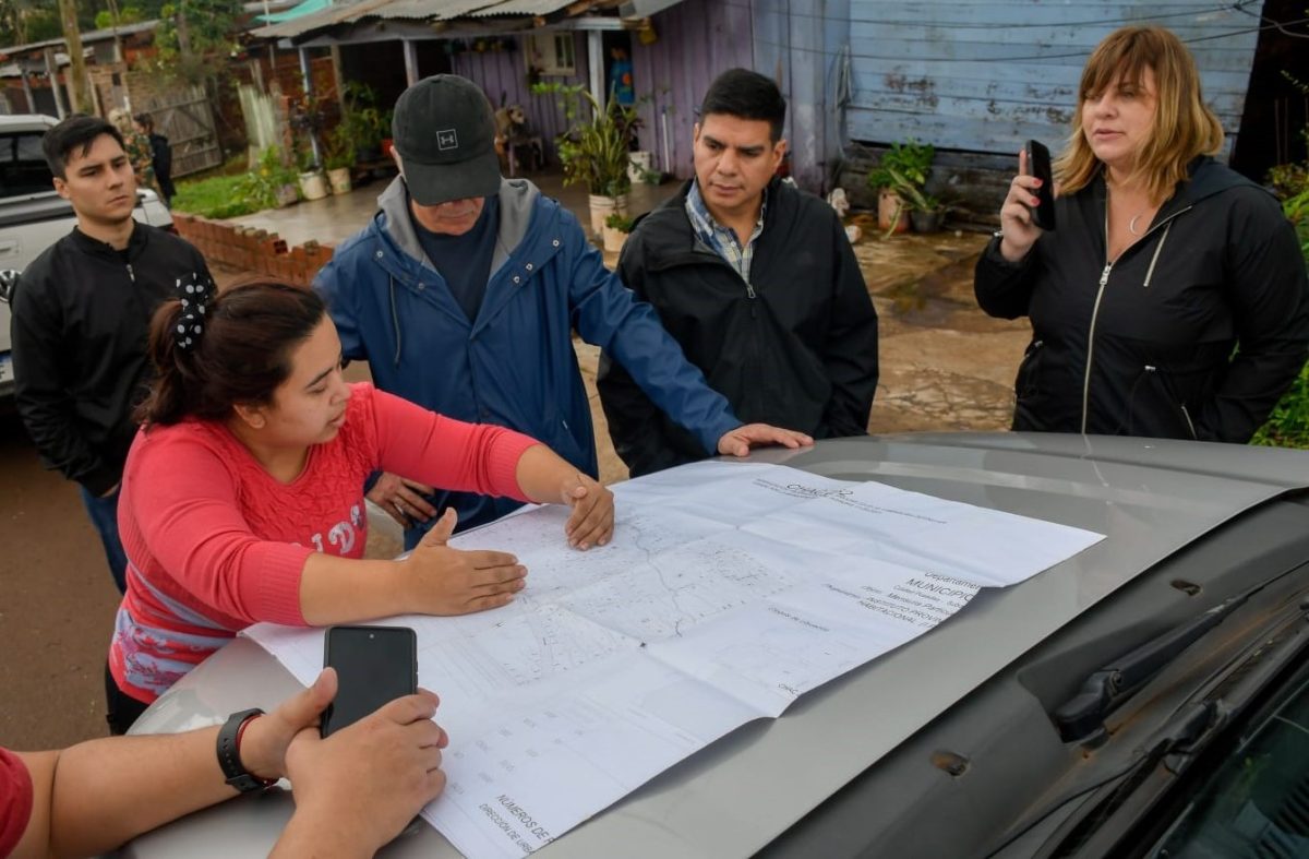 Continúa el recorrido en zonas afectadas por el temporal y con la asistencia a las familias en Posadas