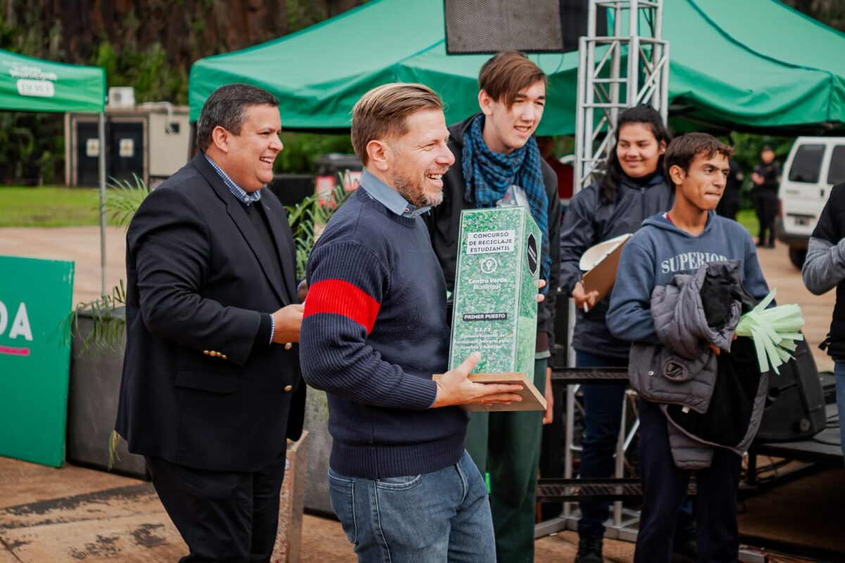 Entregaron en Posadas premios a ganadores del Concurso de Reciclaje Estudiantil