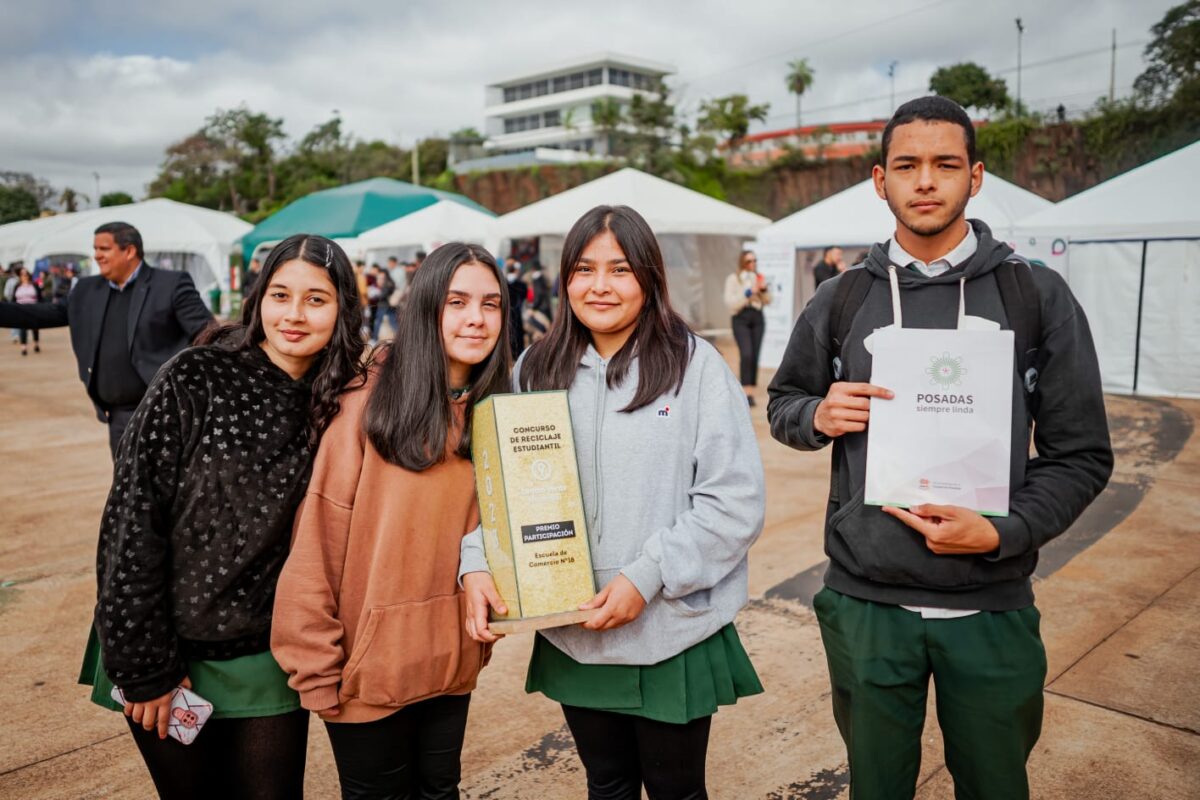 Entregaron en Posadas premios a ganadores del Concurso de Reciclaje Estudiantil