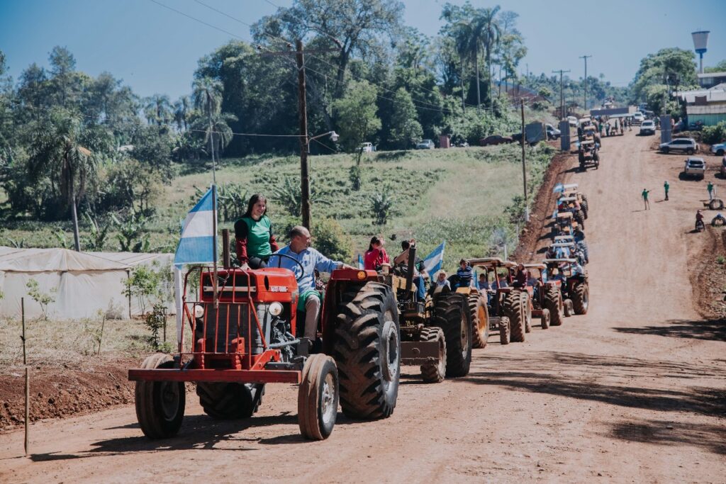 Herrera Ahuad encabezó la apertura de la Fiesta del Tractor en Colonia Aurora