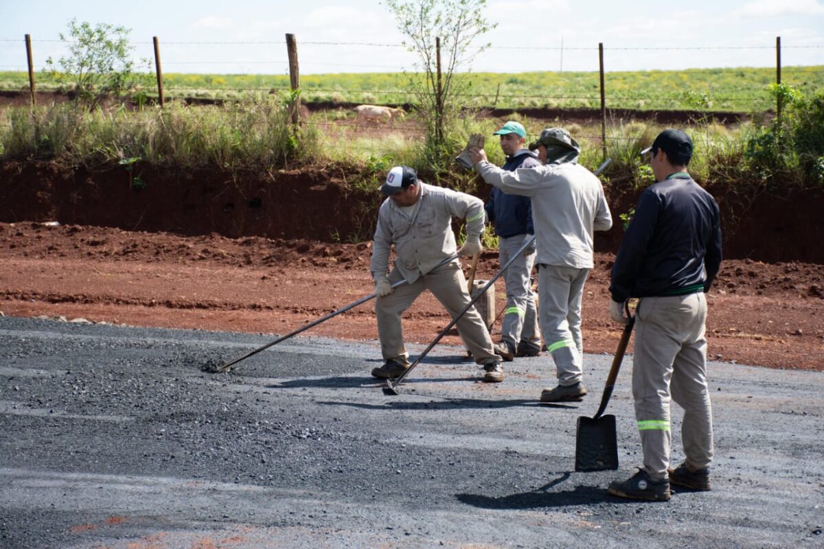 Avanzan las obras de asfalto en Itaembé Guazú